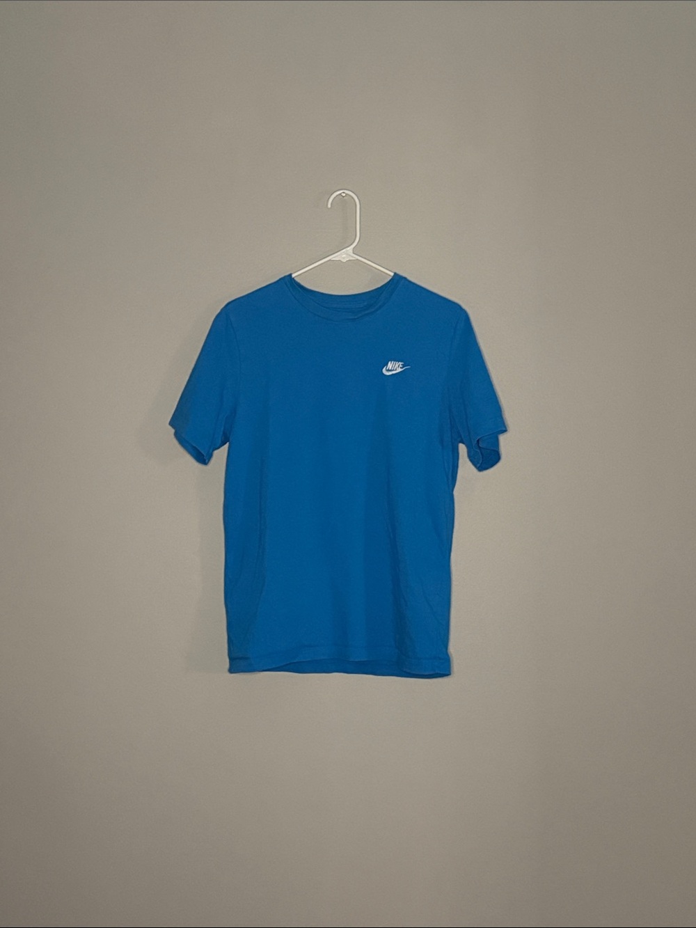 Men’s medium blue Nike tee